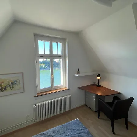 Charmante Altbauwohnung Am Rhein *