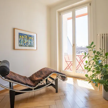 アパート Charmante Altbauwohnung Am Rhein バーゼル