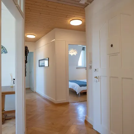 Charmante Altbauwohnung Am Rhein *