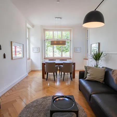 Charmante Altbauwohnung Am Rhein