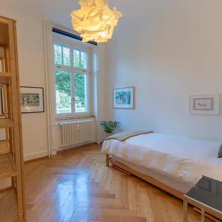 Charmante Altbauwohnung Am Rhein
