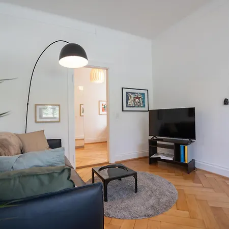 Charmante Altbauwohnung Am Rhein